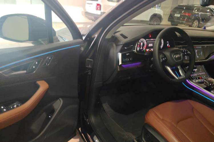 Used Audi Q7 2023 45 TFSI quattro S line Sport model Driver Seat