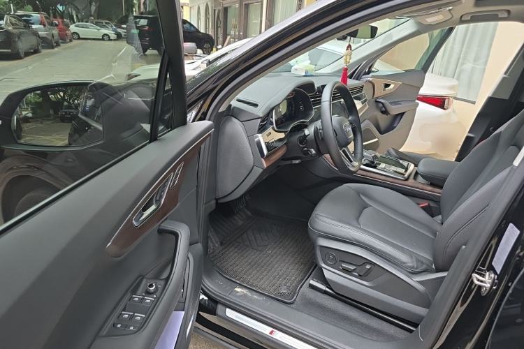 Used Audi Q7 2023 55 TFSI quattro S line Sport Edition Driver Seat