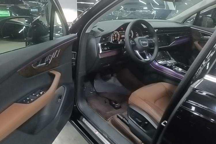 Used Audi Q7 2023 55 TFSI quattro S line Sport Edition Driver Seat