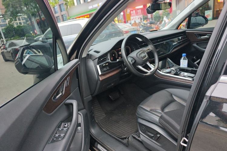 Used Audi Q7 2023 55 TFSI quattro S line Sport Edition Driver Seat