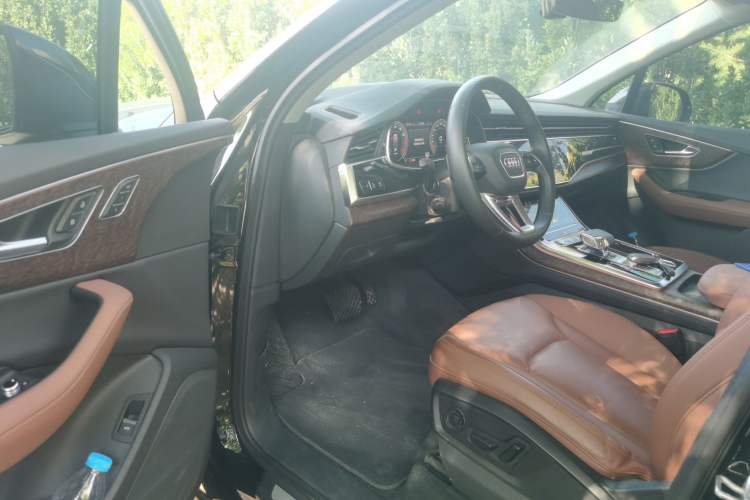 Used Audi Q7 2023 45 TFSI quattro S line Sport model Driver Seat