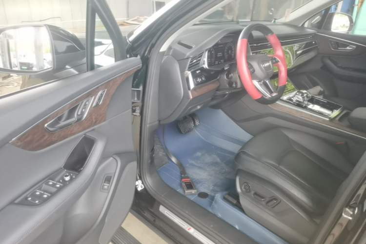 Used Audi Q7 2023 45 TFSI quattro S line Sport model Driver Seat