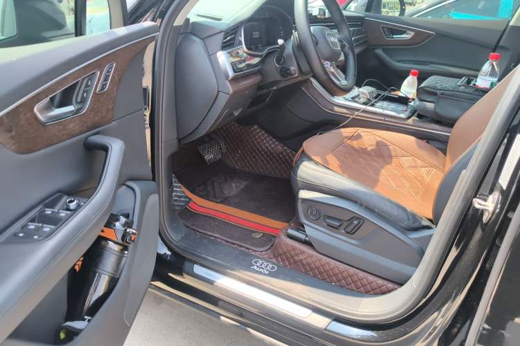 Used Audi Q7 2023 45 TFSI quattro S line Sport model Driver Seat