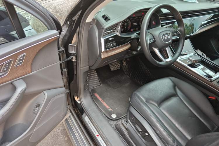 Used Audi Q7 2023 45 TFSI quattro S line Sport model Driver Seat