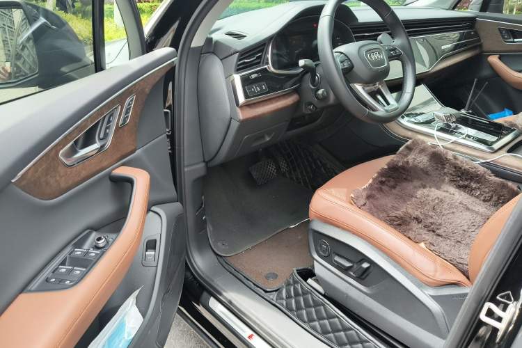 Used Audi Q7 2023 55 TFSI quattro S line Sport Edition Driver Seat