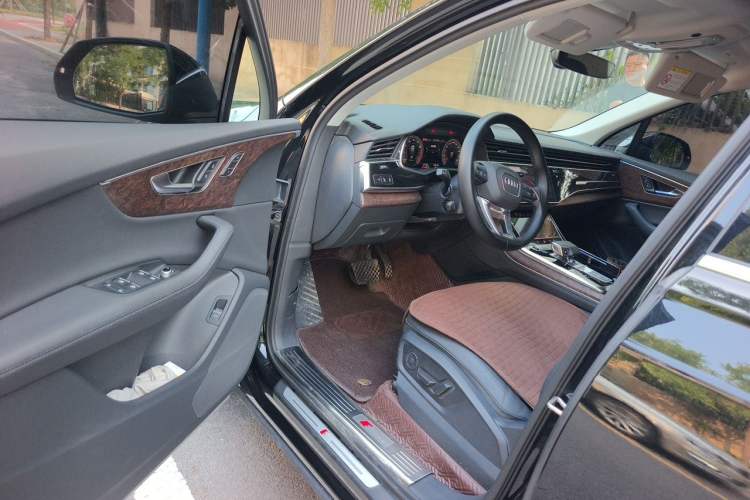 Used Audi Q7 2023 45 TFSI quattro S line Sport model Driver Seat