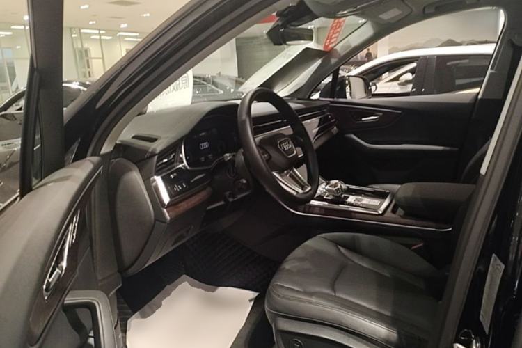 Used Audi Q7 2023 55 TFSI quattro S line Sport Edition Driver Seat