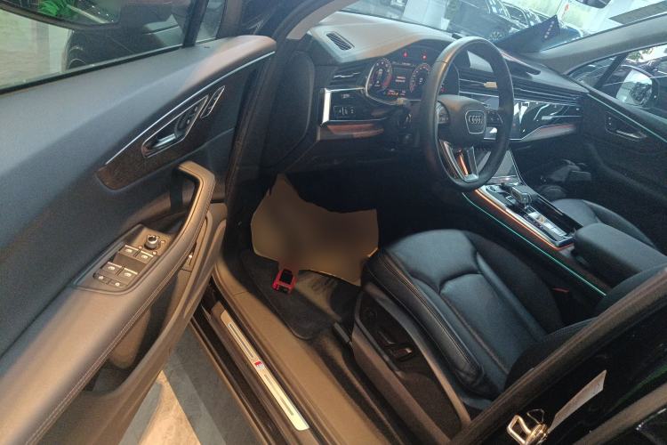 Used Audi Q7 2023 45 TFSI quattro S line Sport model Driver Seat