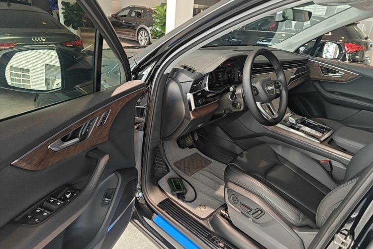 Used Audi Q7 2023 55 TFSI quattro S line Sport Edition Driver Seat