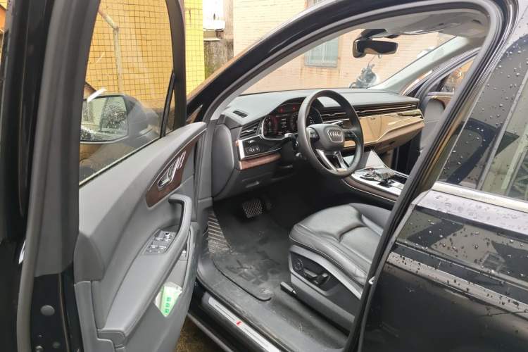 Used Audi Q7 2023 55 TFSI quattro S line Sport Edition Driver Seat