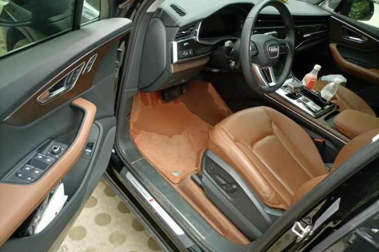 Used Audi Q7 2023 45 TFSI quattro S line Sport model Driver Seat