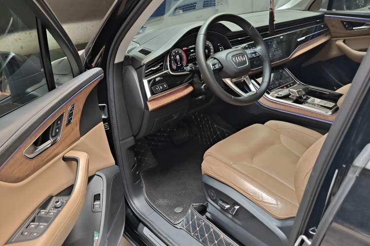 Used Audi Q7 2023 55 TFSI quattro S Prestige Edition Driver Seat