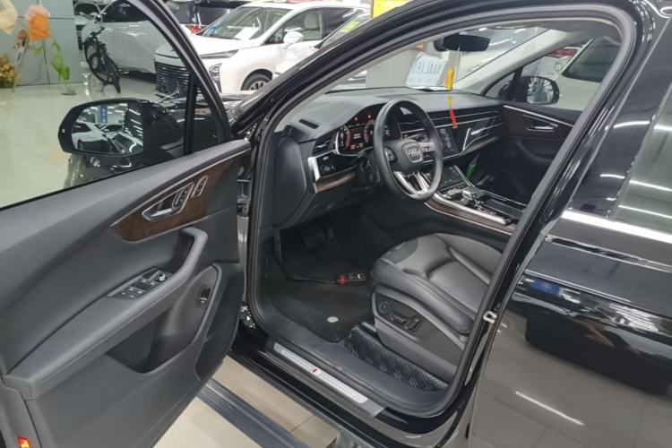 Used Audi Q7 2023 55 TFSI quattro S line Sport Edition Driver Seat
