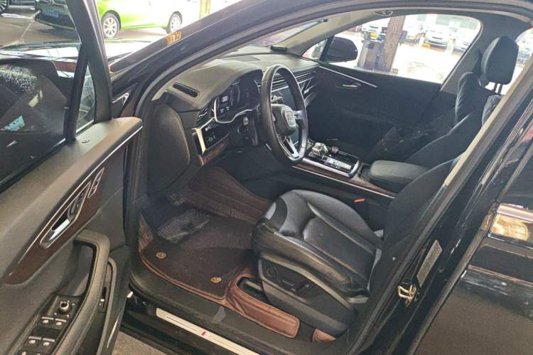 Used Audi Q7 2023 55 TFSI quattro S line Sport Edition Driver Seat