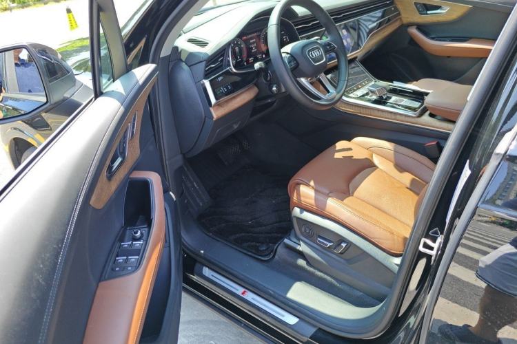 Used Audi Q7 2023 55 TFSI quattro S Prestige Edition Driver Seat
