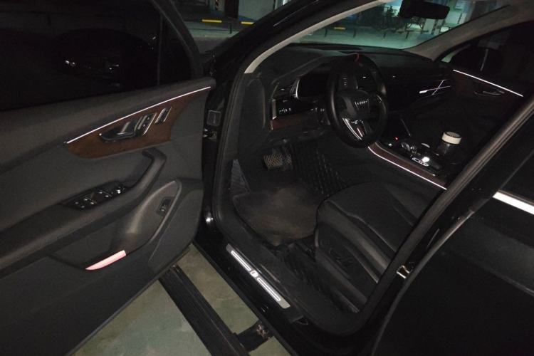 Used Audi Q7 2023 45 TFSI quattro S line Sport model Driver Seat
