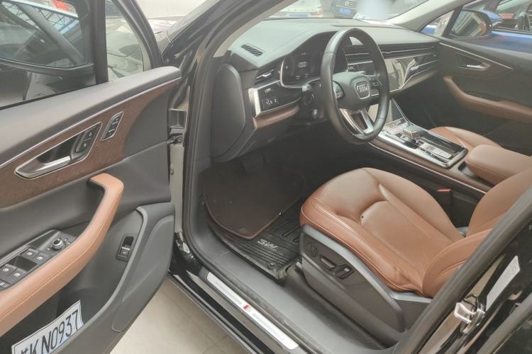 Used Audi Q7 2023 45 TFSI quattro S line Sport model Driver Seat
