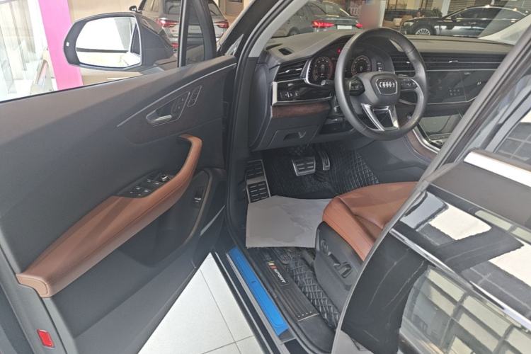 Used Audi Q7 2023 55 TFSI quattro S line Sport Edition Driver Seat
