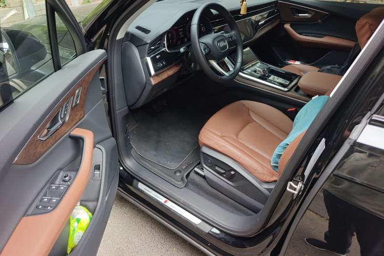 Used Audi Q7 2023 55 TFSI quattro S line Sport Edition Driver Seat