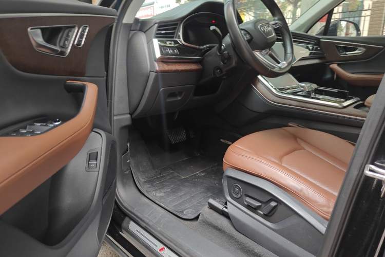 Used Audi Q7 2023 55 TFSI quattro S line Sport Edition Driver Seat
