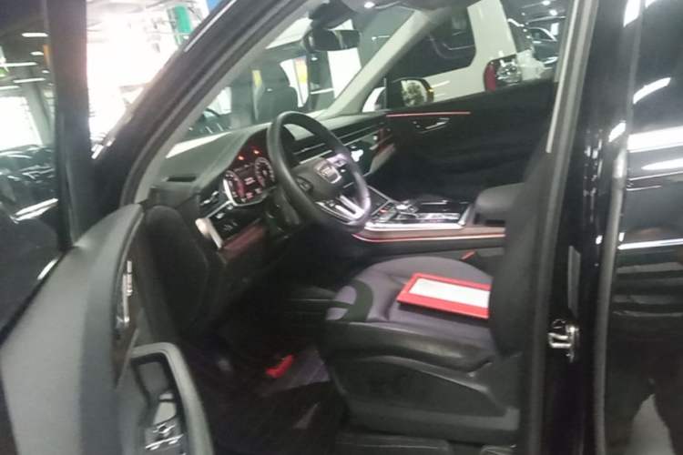 Used Audi Q7 2023 45 TFSI quattro S line Sport model Driver Seat