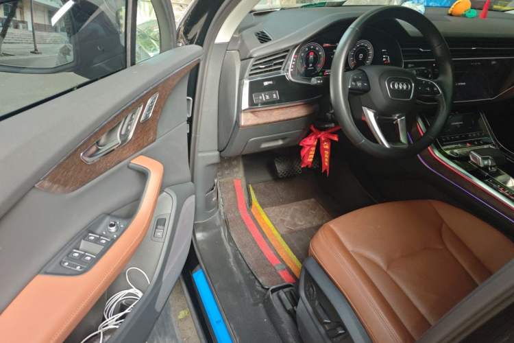 Used Audi Q7 2023 45 TFSI quattro S line Sport model Driver Seat