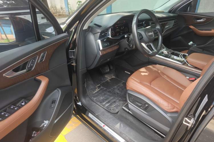 Used Audi Q7 2023 55 TFSI quattro S line Sport Edition Driver Seat