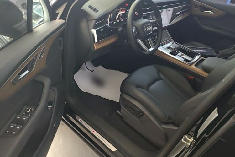 Used Audi Q7 2023 55 TFSI quattro S line Sport Edition Driver Seat
