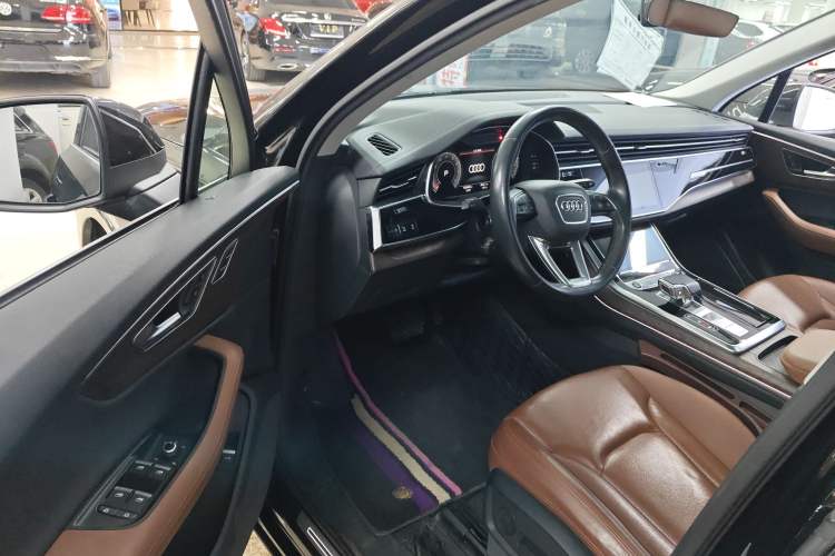 Used Audi Q7 2023 45 TFSI quattro S line Sport model Driver Seat