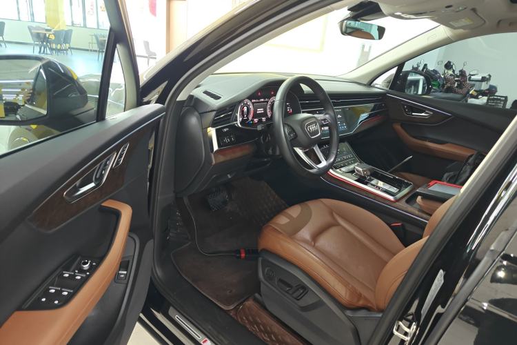 Used Audi Q7 2023 45 TFSI quattro S line Sport model Driver Seat