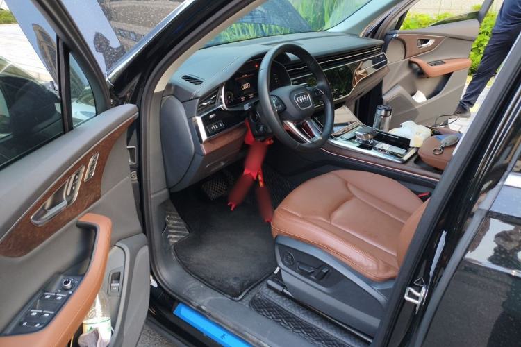 Used Audi Q7 2023 45 TFSI quattro S line Sport model Driver Seat