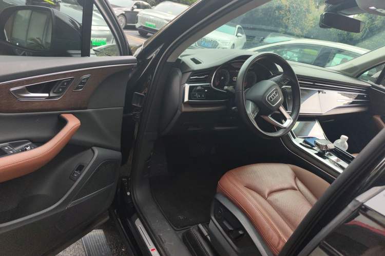 Used Audi Q7 2023 55 TFSI quattro S line Sport Edition Driver Seat