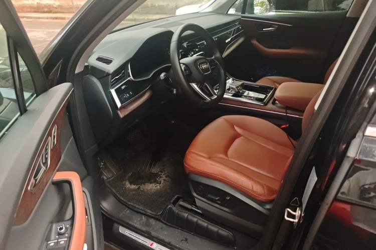 Used Audi Q7 2023 55 TFSI quattro S line Sport Edition Driver Seat