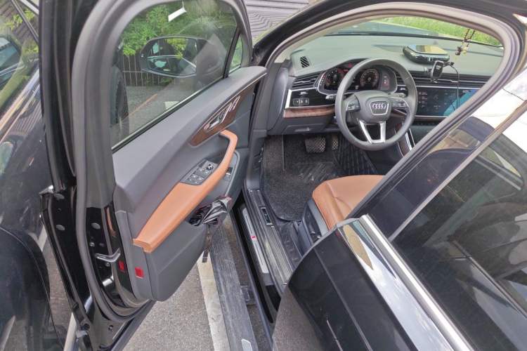 Used Audi Q7 2023 55 TFSI quattro S line Sport Edition Driver Seat