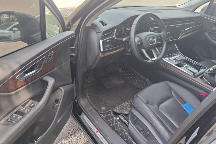 Used Audi Q7 2023 55 TFSI quattro S line Sport Edition Driver Seat