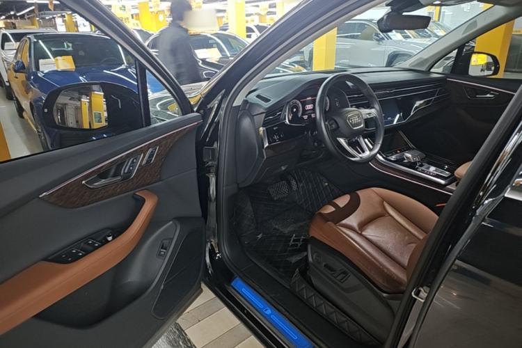 Used Audi Q7 2023 55 TFSI quattro S line Sport Edition Driver Seat