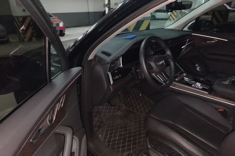Used Audi Q7 2023 45 TFSI quattro S line Sport model Driver Seat