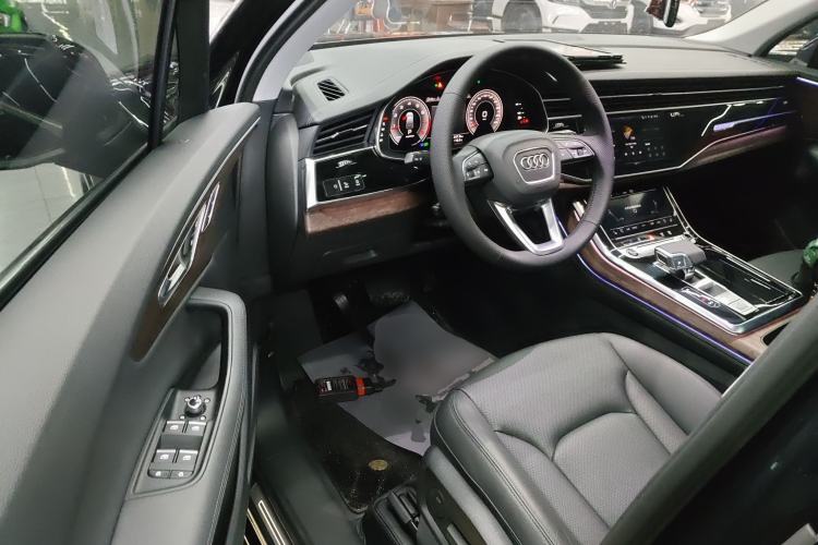 Used Audi Q7 2023 45 TFSI quattro S line Sport model Driver Seat
