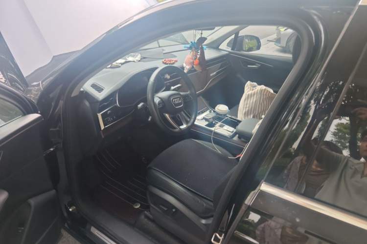 Used Audi Q7 2023 55 TFSI quattro S line Sport Edition Driver Seat