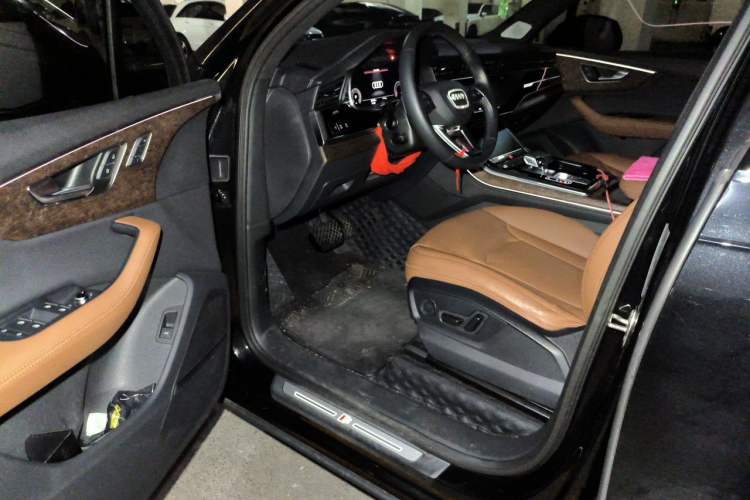 Used Audi Q7 2023 55 TFSI quattro S line Sport Edition Driver Seat