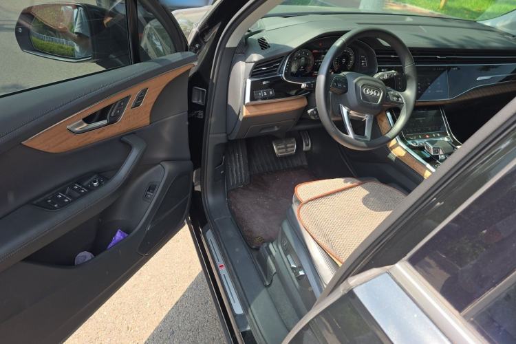 Used Audi Q7 2023 55 TFSI quattro S Prestige Edition Driver Seat