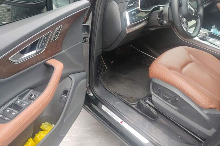 Used Audi Q7 2023 45 TFSI quattro S line Sport model Driver Seat