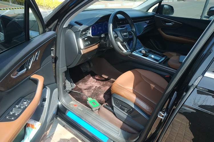 Used Audi Q7 2023 45 TFSI quattro S line Sport model Driver Seat