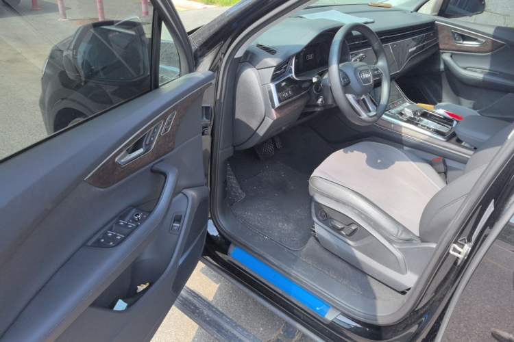 Used Audi Q7 2023 55 TFSI quattro S line Sport Edition Driver Seat