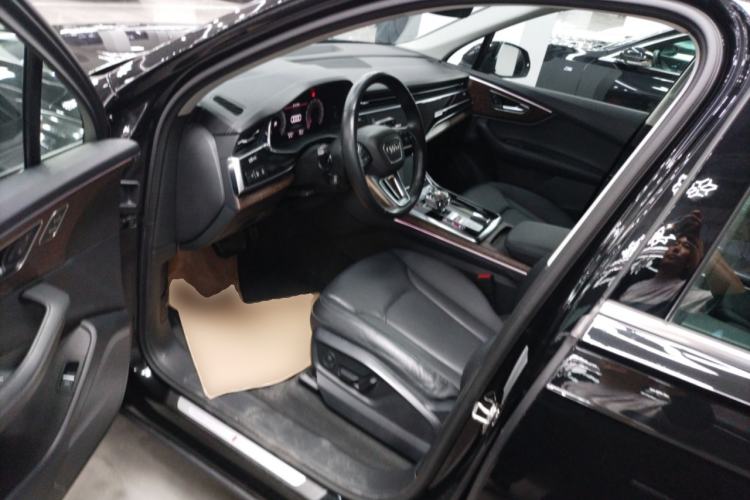 Used Audi Q7 2023 45 TFSI quattro S line Sport model Driver Seat