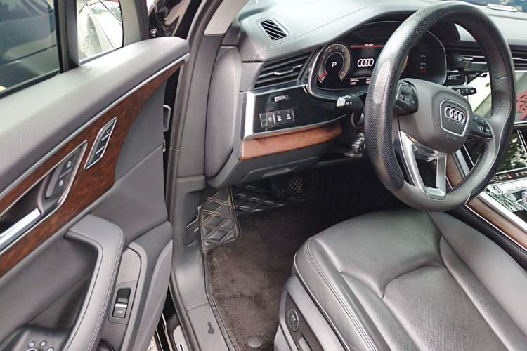 Used Audi Q7 2023 45 TFSI quattro S line Sport model Driver Seat