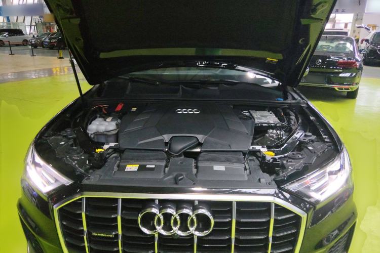 Used Audi Q7 2023 55 TFSI quattro S line Sport Edition Engine Bay