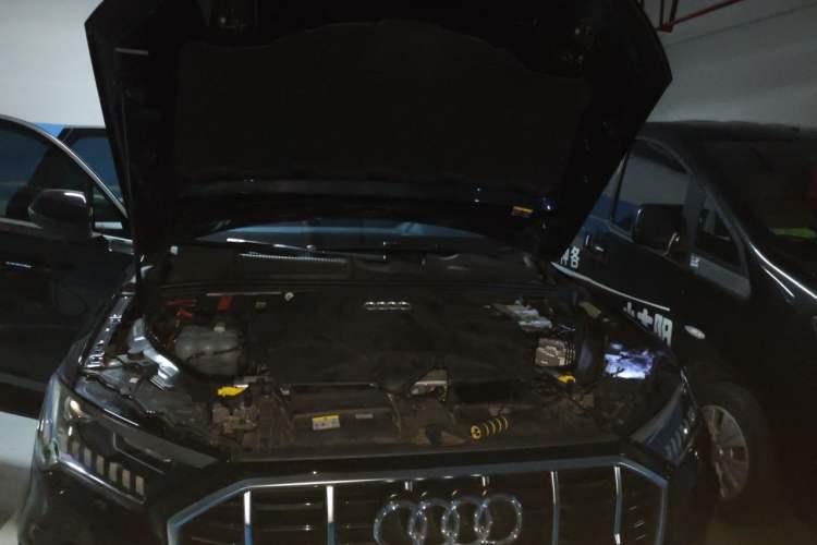 Used Audi Q7 2023 55 TFSI quattro S line Sport Edition Engine Bay