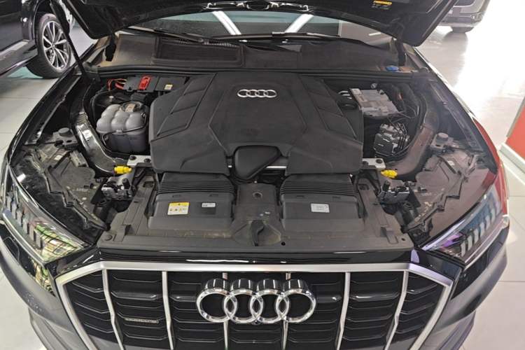 Used Audi Q7 2023 55 TFSI quattro S line Sport Edition Engine Bay