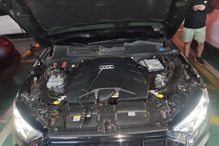 Used Audi Q7 2023 55 TFSI quattro S line Sport Edition Engine Bay